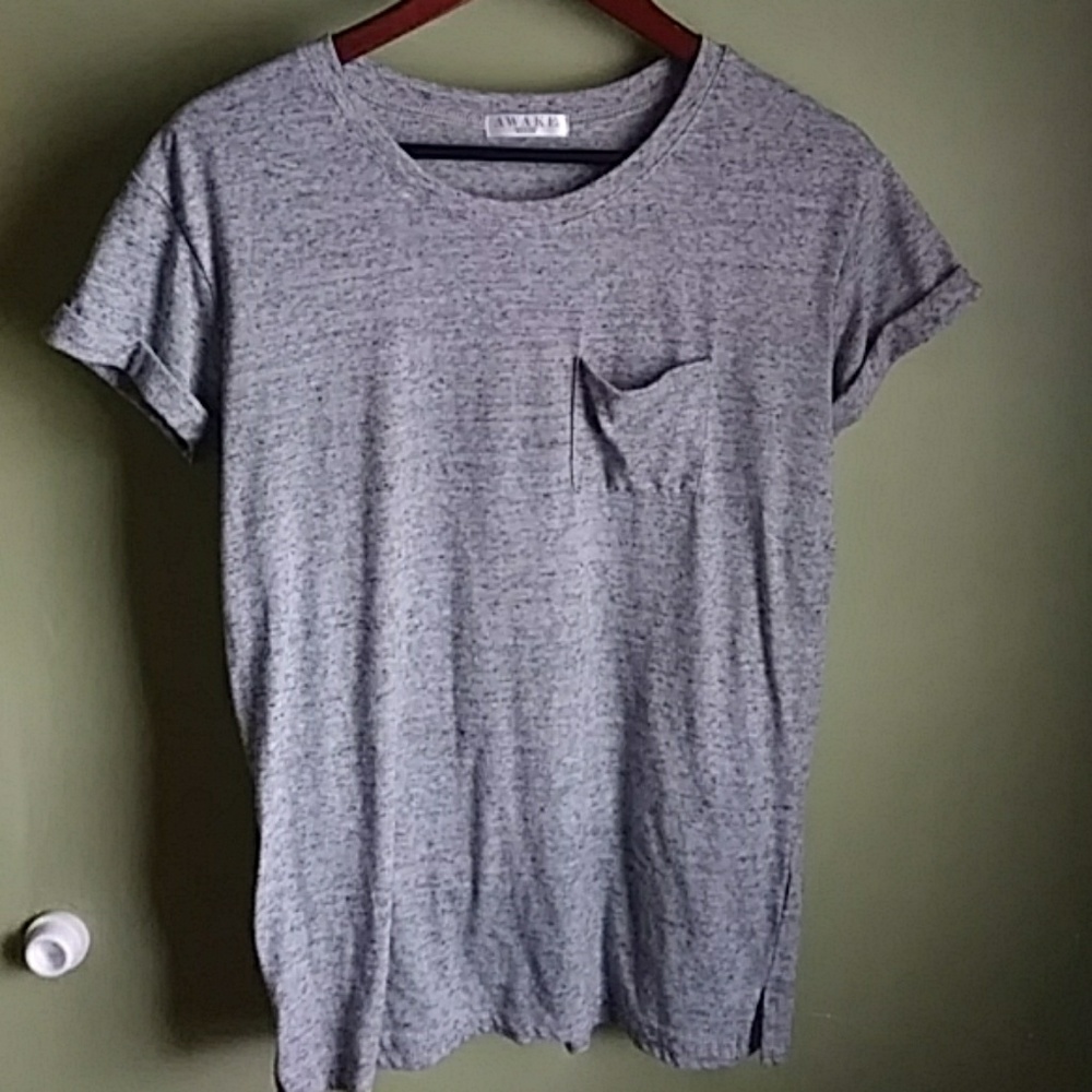 Gray tee-shirt